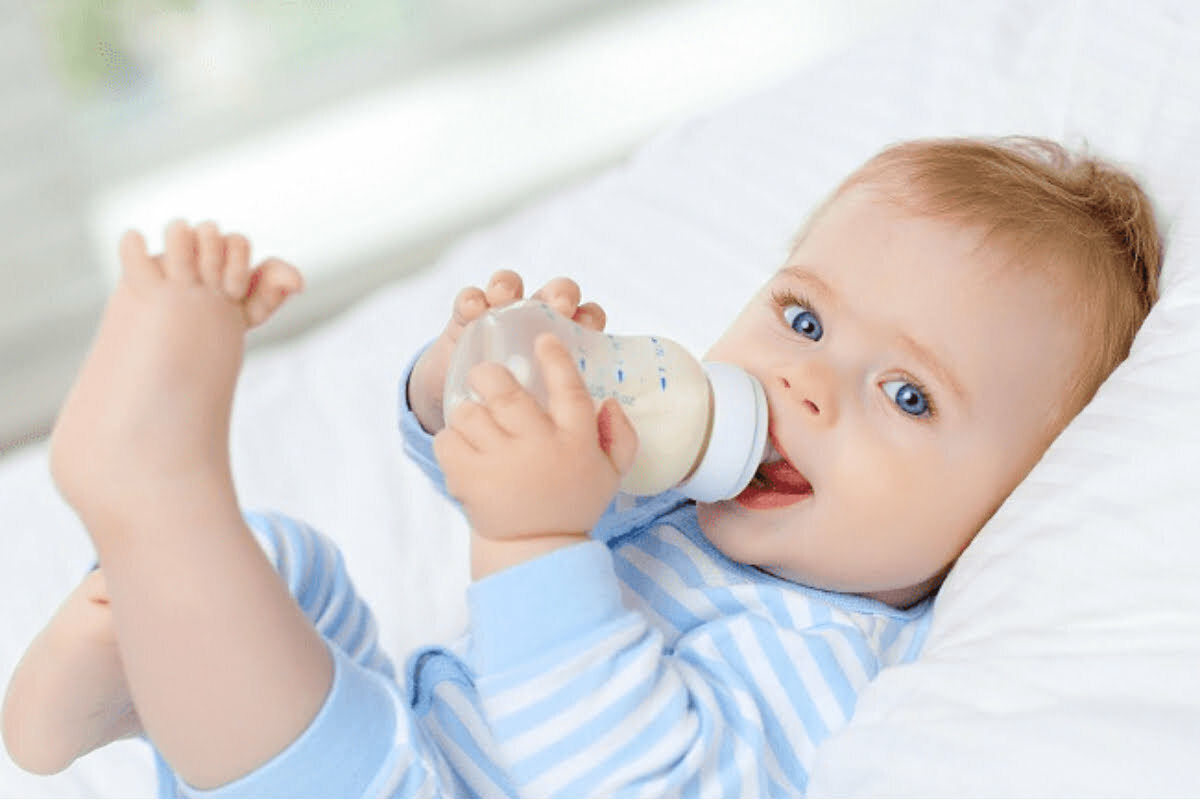 Sữa non là một hỗn hợp các yếu tố dinh dưỡng có công dụng giúp tăng trưởng cho hệ miễn dịch của bé khỏe mạnh